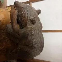 木製クマの彫刻