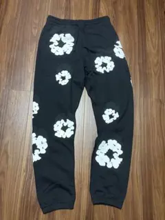 DENIM TEARS ブラック 花柄プリント ジョガーパンツ スウェット M