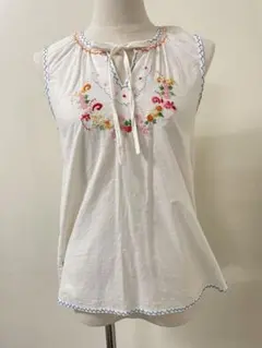 刺繍いり　ノースリーブ　プルオーバー