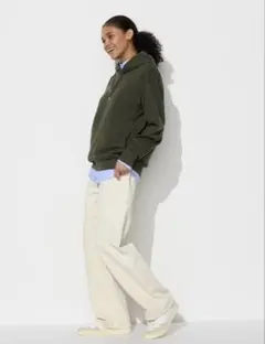 【美品】ユニクロ　ワイドストレートジーンズ　24 ベージュ
