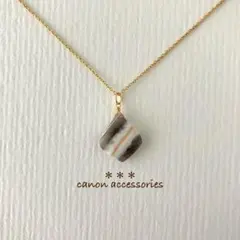 14kgfネックレスチャーム / ストライプブルーオパール変形ペアシェイプカット