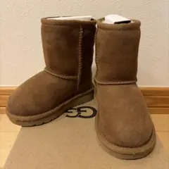 UGG キッズムートンブーツ T CLASSIC 14.5cmのサムネイル