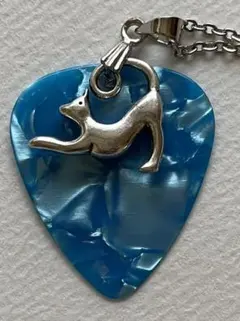 ギターピックネックレス　猫チャーム付き