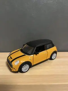 【非売品】MINI COOPER ミニクーパー ミニカー イエローのサムネイル