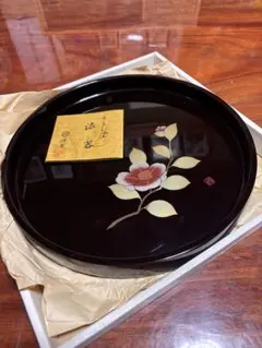 【新品未使用】漆器 花柄 黒色 円形盆　29.5cm