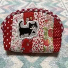 ♪ハンドメイド♪パッチワーク♪小銭入れ・レッド♪ハチワレ猫ちゃん♪
