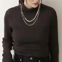 ナチュラルビューティベーシック　リブタートルネックニット　チャコールグレー　黒