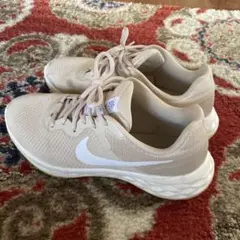Nike ベージュ ランニングシューズ