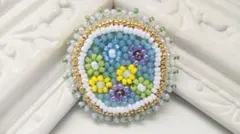 小花のビーズ刺繍ブローチC