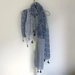 [新品未使用｝ネイビーとホワイトのタッセル付きマフラー