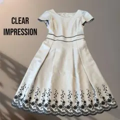 クリアインプレッション エレガントなアイボリーのワンピース