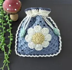 かぎ針編みポーチ　ハンドメイド　巾着ポーチ　花モチーフポーチ