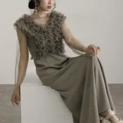 atlo アトロ ピンクベージュ フリルオフショルダーパーティードレス M atlo アトロ ピンクベージュ フリルオフショルダーパーティー