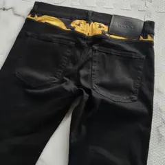 入手困難✨L相当 VERSACE 現行タグ デニム パンツ メデューサ 刻印のサムネイル
