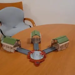 カプセルプラレール　車庫3個　転車台　ガチャ　トーマス