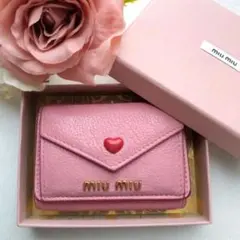 美品 MIUMIU 折り財布 ラブレター ゴールドロゴ ハート ピンクのサムネイル