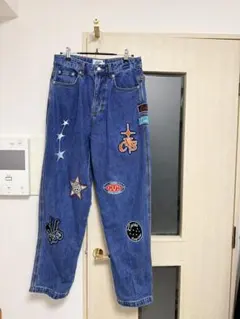 ⭐️ カールヘルム総柄 ワッペン デニムパンツ - メルカリ