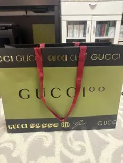 GUCCI ロゴ入り 大きめショッパー 限定