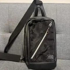 Dual Master ブラック ボディバッグ