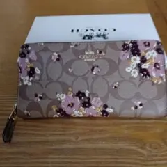 未使用COACH 花柄 長財布 ラウンドファスナー