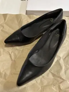 ブラックパンプス 低ヒール　レッドソール