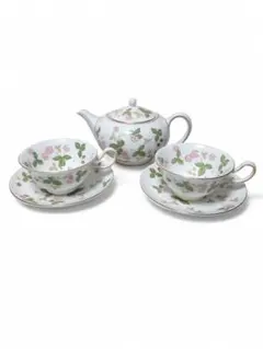 WEDGWOODワイルドストロベリー ティーポット&ペアーカップソーサーセット