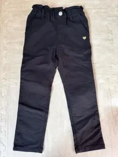 黒いハート型ポケットのロングパンツ