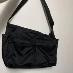 UNIQLO 黒 ナイロン ショルダーバッグ