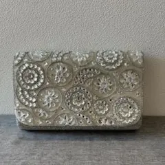 グリーンレーベルリラクシング ビーズビジュークラッチバッグ