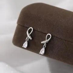 No66 揺れるCZダイヤ［シルバー］SV925 金属アレルギー対応