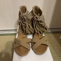 フリンジ付きサンダル