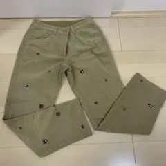 マンシング　レディースパンツ　カーキ色 刺繍入り ！