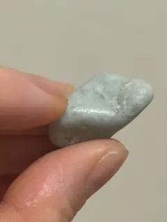 天然石 糸魚川　翡翠 ヒスイ　原石　ジェイド 淡緑色　グレー　繊維質　キラキラ