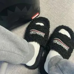 【正規品】　Balenciaga 黒 ファーサンダルのサムネイル