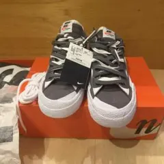Nike x sacai Blazer Low グレーのサムネイル