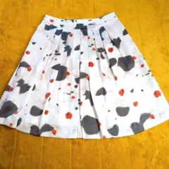 美品 CLEAR IMPRESSION (2) プリーツスカート 白系 総柄のサムネイル