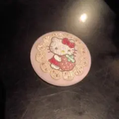 ハローキティ 刺繍缶バッジいちご