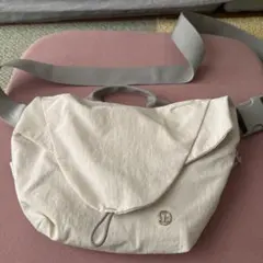 lululemonルルレモン　カーブ クロスボディバッグ 3L ホワイトのサムネイル