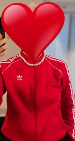 週末お値下げ❗️未使用級‼️adidas 赤トラックジャケット インスタグラマー着用