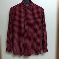 赤と黒のチェック柄長袖シャツ