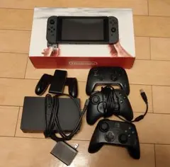 Nintendo Switch 本体とコントローラー3個