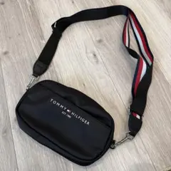 TOMMY HILFIGER ブラック ショルダーバッグ トミーヒルフィガー