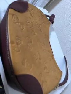 本革　スヌーピー エンボス加工 ハンドバッグ