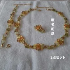 ハンドメイドのビーズリング、ブレスレット、ネックレスのセット