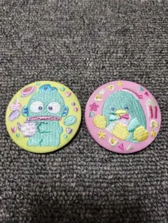 サンリオ　刺繍缶バッチ　ハンギョドン　タキシードサム