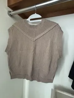 ベージュ ニットベスト ノースリーブ