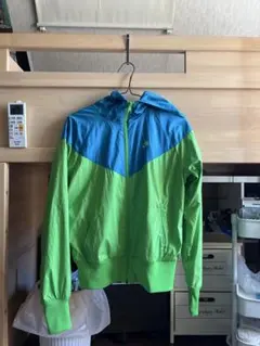 Nike フード付きウィンドブレーカー 緑と青