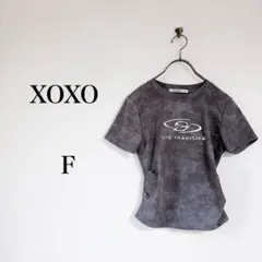 XOXO（F）ピグメント加工ロゴTシャツ　半袖　コンパクト　グレー　クロップド丈のサムネイル