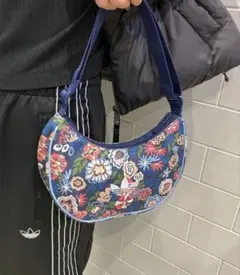 adidas×Liberty ワンショルダーバッグ 三日月バッグのサムネイル