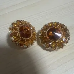 オレンジクリスタル フラワーデザイン イヤリング またはブローチ